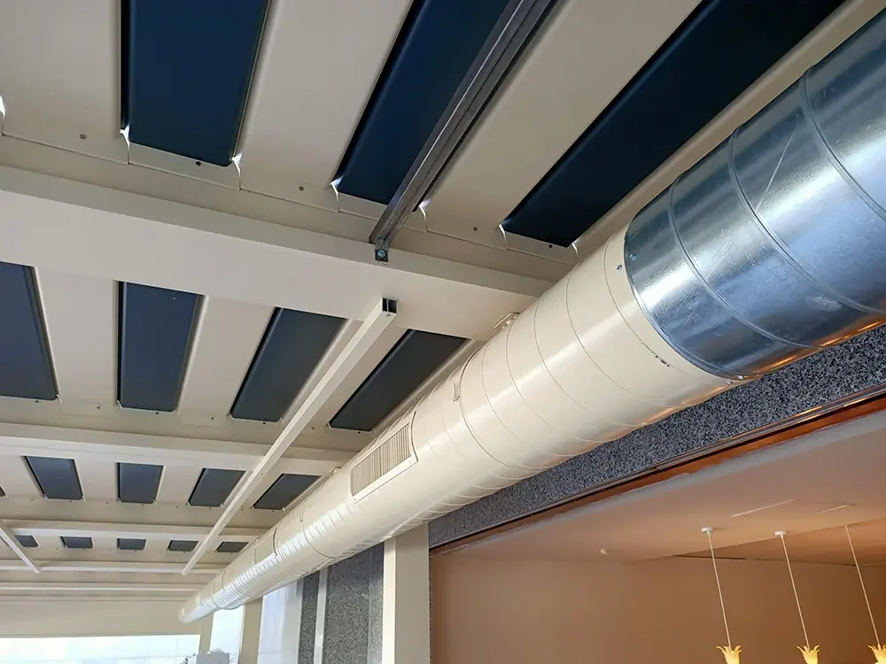 servicios-aire-condicionado-101 Distribució de l'aire a una instal·lació d'aire condicionat per conductes amb adaptació decorativa