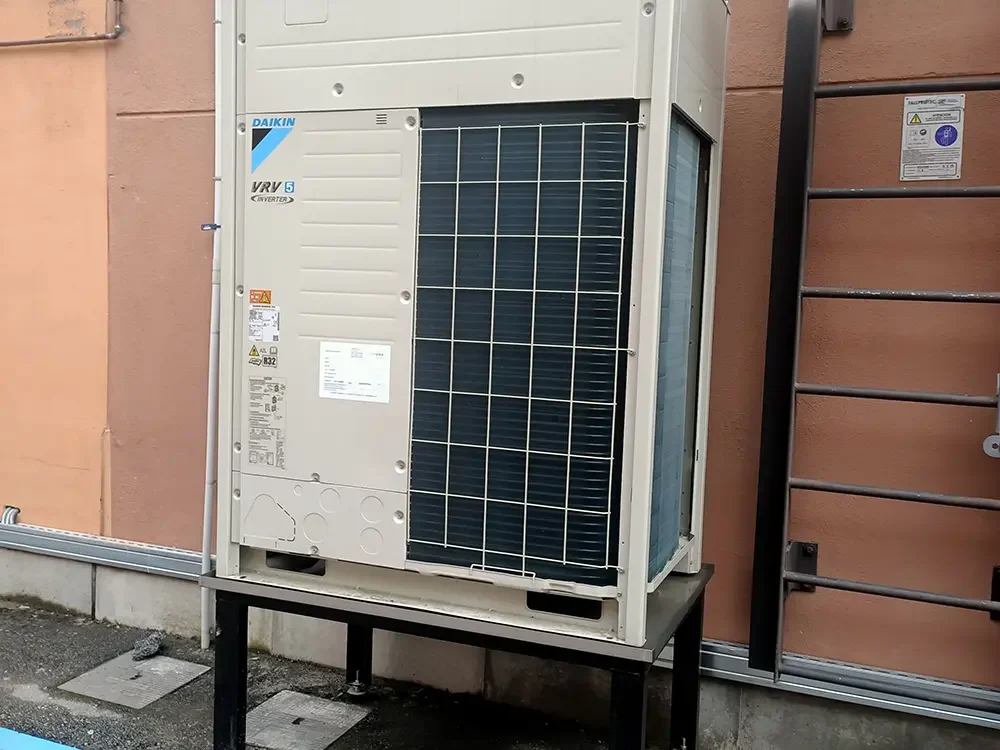 servicios-aire-condicionado-102 Distribució de l'aire a una instal·lació d'aire condicionat per conductes amb adaptació decorativa